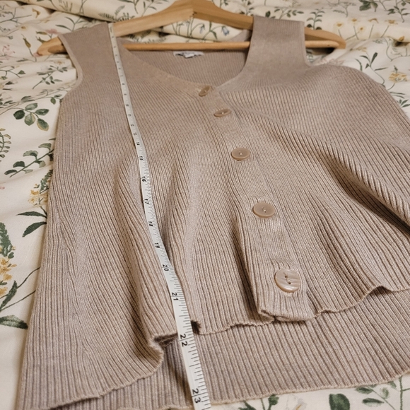 Reitmans Beige Ribbed Button-Front Tank Top - Picture 4 of 6